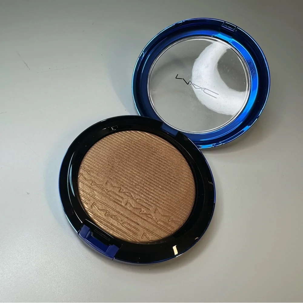 MAC Cosmetics Shaft of Gold - Bronzing Highlighter Powder - Warm Gold